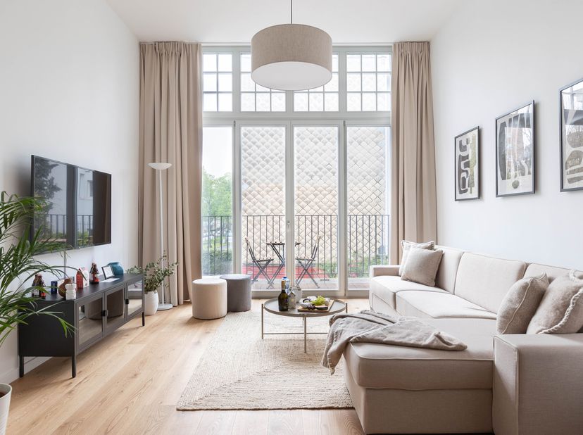Brugmann I Churchill: onlangs gerenoveerd en dicht bij alle voorzieningen, kom en ontdek dit volledig ingerichte appartement met: een woonkamer, een e