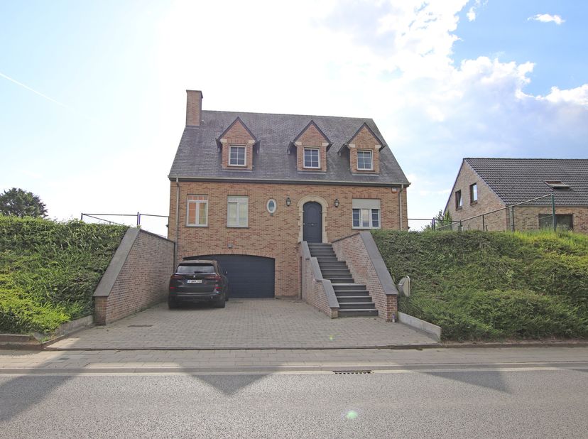 Vraag uw bezoek aan via https://kdc-immo.mijnhuurprofiel.be/whise/6819134.&lt;br /&gt;
Riante villa met prachtig uitzicht gelegen nabij het centrum van Otte