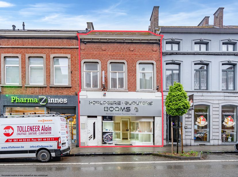 Easyhome a le plaisir de vous présenter cet immeuble composé d&#039;une surface commerciale et de 4 kots aux étages d&#039;une superficie totale de 252m².&lt;br /&gt;