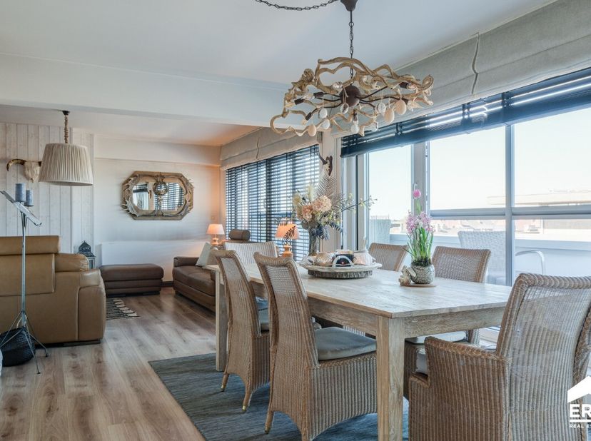 Stijlvol penthouse met 3 slpks, bew. opp. van 109m² gelegen in Sint-Truiden. Voor meer informatie ga naar https://www.era.be/nl/te-koop/sint-truiden/a