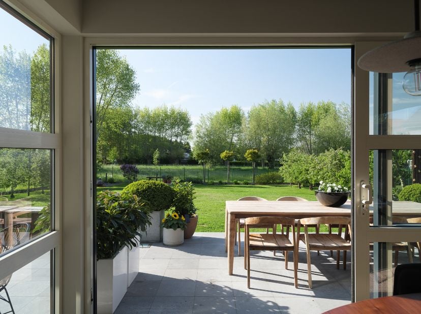 Villa met 4 slaapkamers, zonnige tuin met terras en dubbele inpandige garage in Kruisem.&lt;br /&gt;
&lt;br /&gt;
Voor meer informatie, mail naar info@carloeggerm