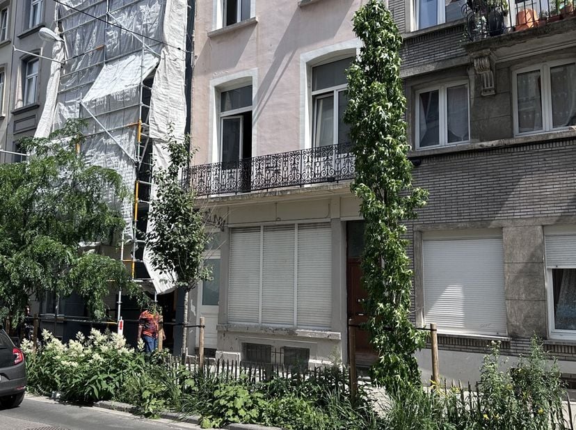 A deux pas de la place Fernand cocq et de la place de Londres , à coté des commerces de la chaussée d&#039; Ixelles, dans quartier super recherché. Nous vo
