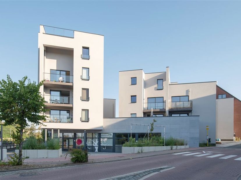 Mont-Saint-Guibert, surface commerciale ou de bureaux de 180m² (zone C) sise au rez-de-chaussée d&#039;un nouvel immeuble face à la gare. Le projet &quot;Cérès&quot;