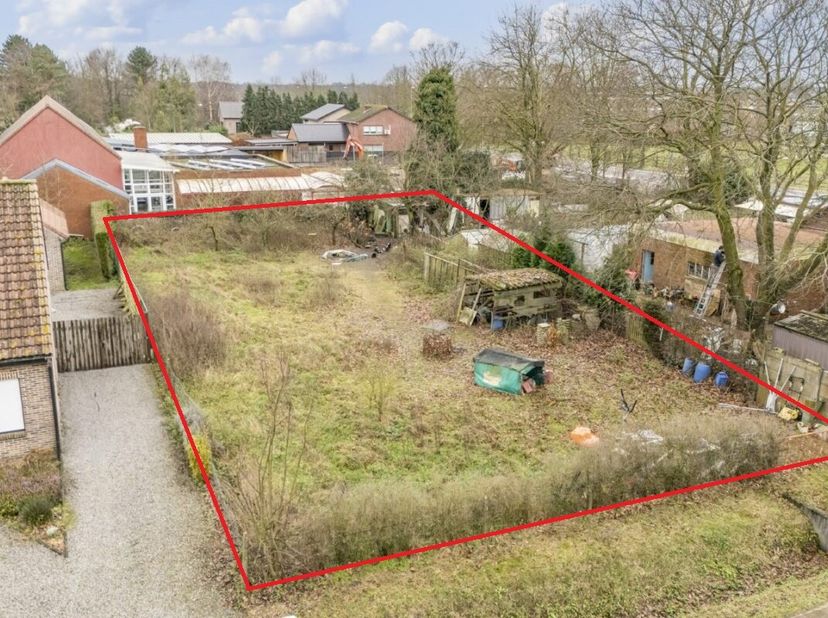 Op zoek naar de perfecte plek voor uw droomwoning? Deze bouwgrond in het hart van Wauberg biedt een unieke kans in een rustige en charmante omgeving.&lt;