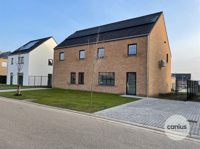 LANDELIJKE HOB MET 3 SLKS &amp; TUIN&lt;br /&gt;
In de rustige &amp; groene omgeving van Munsterbilzen vinden we project Munstergaarde terug.&lt;br /&gt;
Deze nieuwe woon