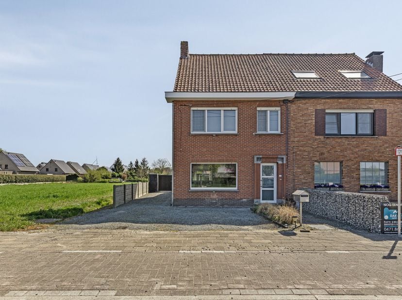 Vous recherchez une maison prête à emménager offrant beaucoup d&#039;espace et de confort? Alors ce bâtiment mitoyen à Belzele est exactement ce que vous r
