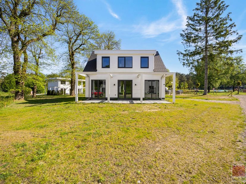 Ruime vakantiewoning (model Narvik) met een woonoppervlakte van ca. 128m² met een perceeloppervlakte van 549m², de vakantiewoning heeft 3 slaapkamers