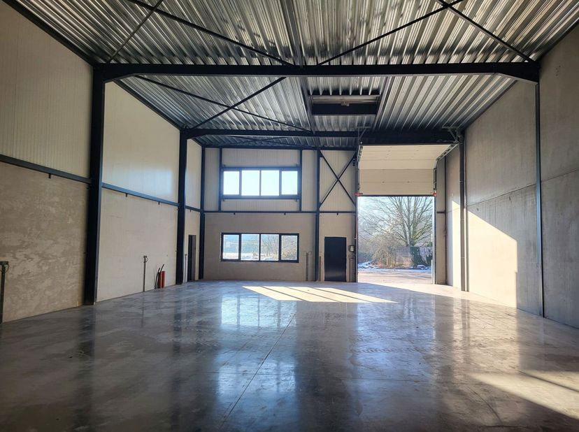 TE HUUR:&lt;br /&gt;
KMO-Unit in project De Berken van 302m² gelegen op een AAA-locatie langsheen de Houthalenseweg. Deze unit bestaat uit een hal van 302m²