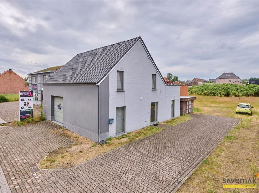 Welkom in deze starterswoning. &lt;br /&gt;
Met een bewoonbare oppervlakte van 82m², biedt deze woning een gezellige leefruimte die perfect is voor een star