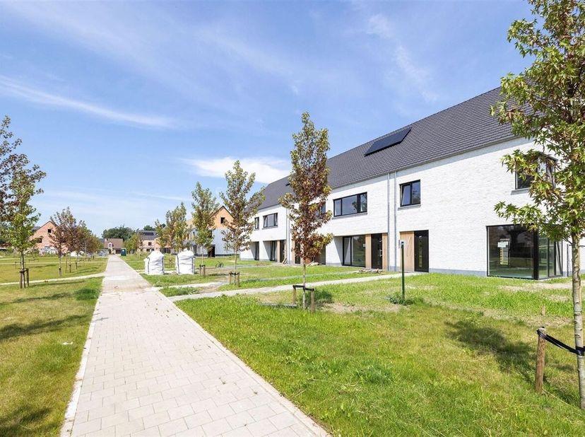 Instapklare (BEN) woning te Zittaart-Meerhout, verkoop onder registratierechten. Rustige, landelijke en kindvriendelijke locatie gelegen in een mooie