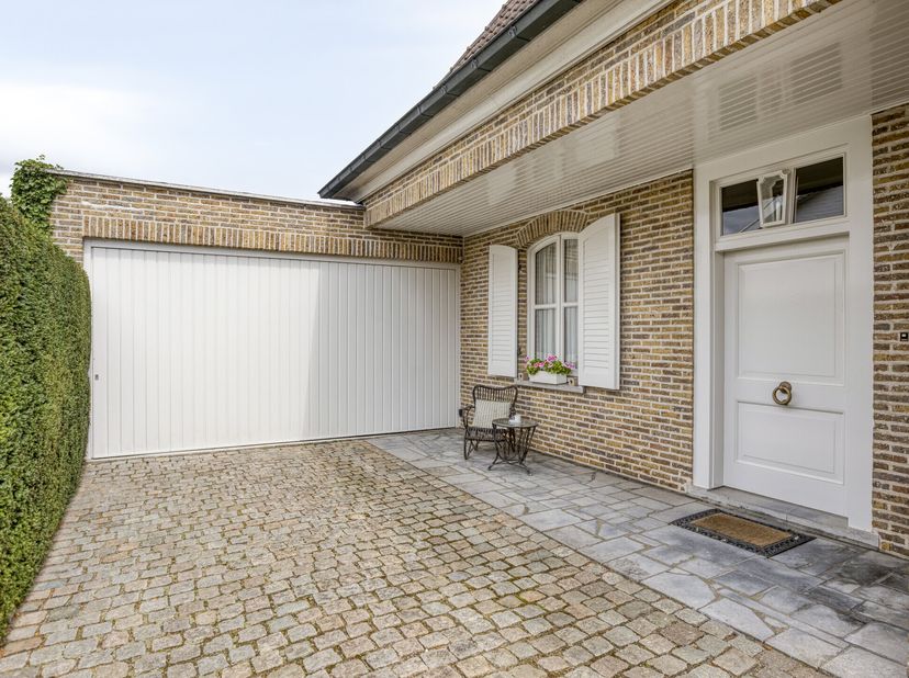 Villa à vendre à Boezinge dans la Dekemelelaan 17. Cette maison à vendre est idéale pour ceux qui recherchent une maison avec un aménagement pratique