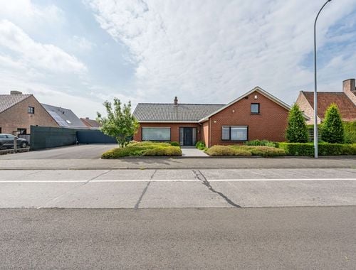                                         Woning te koop in Oostrozebeke, € 675.000

