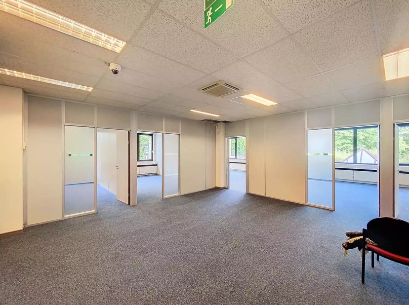 ZAVENTEM&lt;br /&gt;
Plus d&#039;informations : verhuur@aefimmo.be&lt;br /&gt;
Ce bureau situé à Imperiastraat 10, Zaventem est idéalement situé à proximité de l&#039;aérop