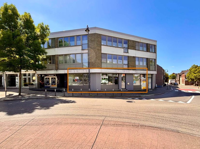 Een kantoorruimte op een absolute toplocatie in het hart van Zutendaal.&lt;br /&gt;
Deze ruimte bevindt zich op de meest zichtbare plaats in het centrum, wa