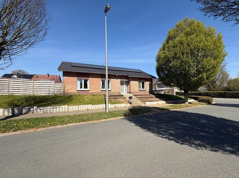 BESCHIKBAAR VANAF 1 JULI 2025 &lt;br /&gt;
&lt;br /&gt;
Ben je op zoek naar een comfortabele, recent gerenoveerde woning met alle voorzieningen binnen handbereik?