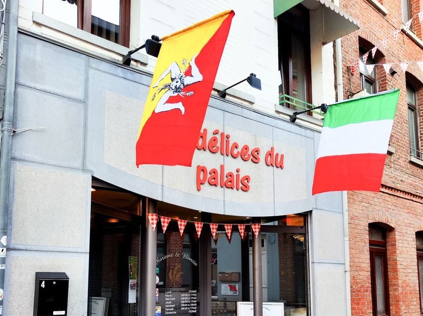 A Binche, au coeur de l&#039;artère commerciale du centre-Ville et proche des écoles et administrations diverses, épicerie italienne, sandwicherie avec ser