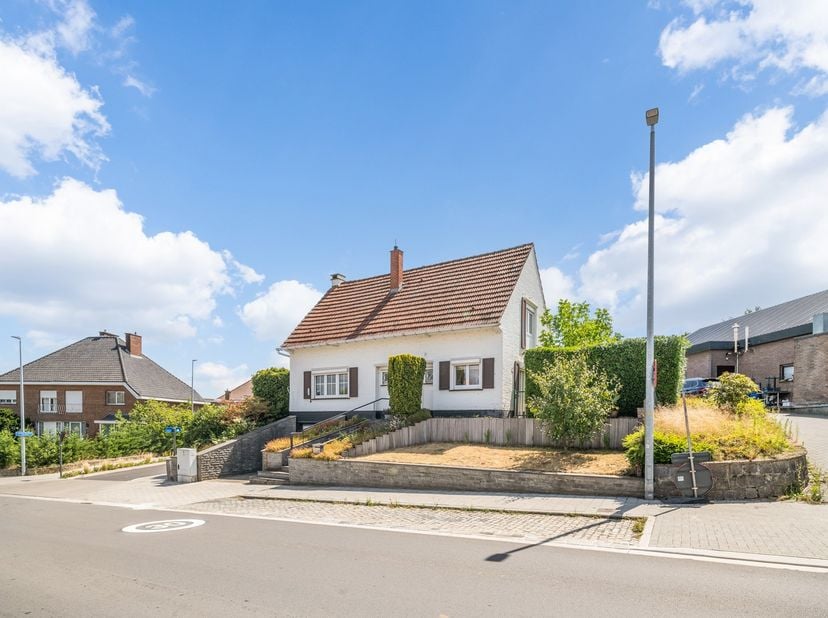 In een rustige woonwijk te Heverlee, bevindt zich deze charmante instapklare woning met aangename tuin en prachtige uitzichten.Op het gelijkvloers kom
