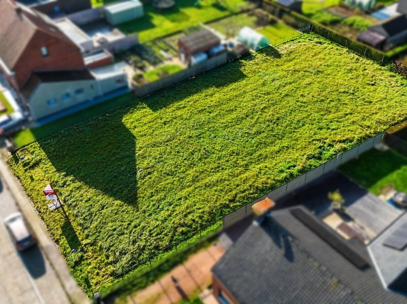 Bouwgrond te koop in Zillebeke - 1189m² Bent u op zoek naar een ruime bouwgrond op een rustige en idyllische locatie? Dan is dit perceel in Zillebeke