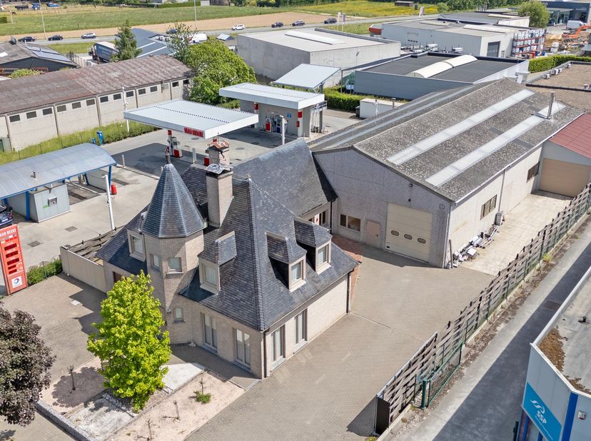 Bien professionnel à vendre
                    à 9860 Oosterzele