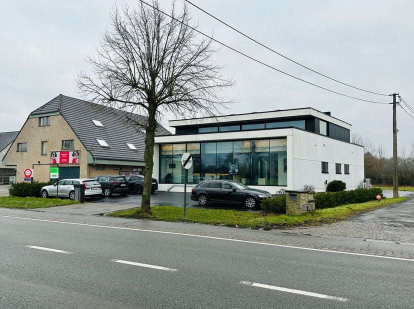 Bien professionnel à louer
                    à 8210 Zedelgem