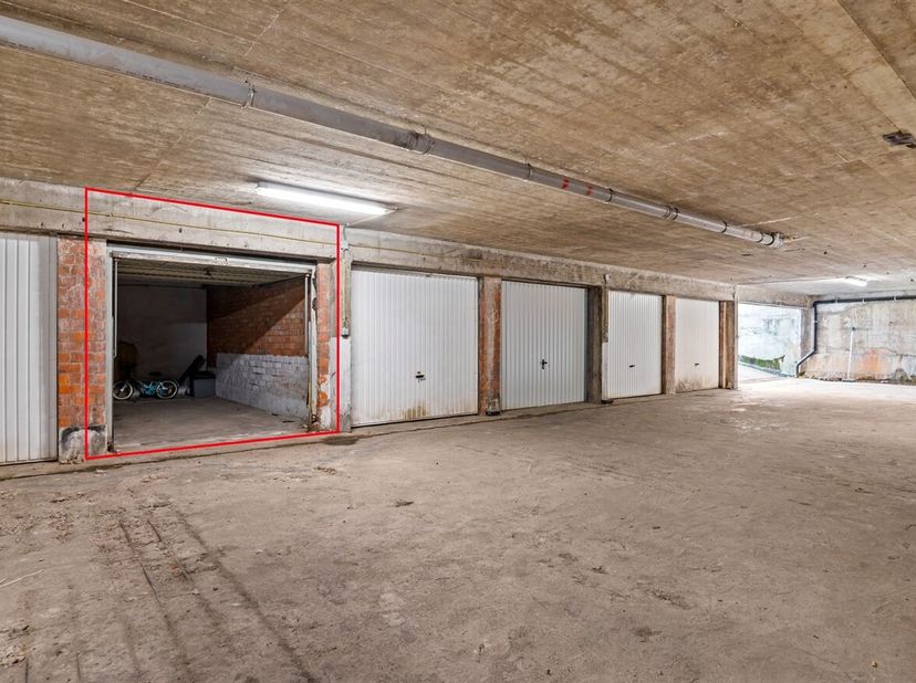 Garage à vendre
                    à 2100 Deurne
