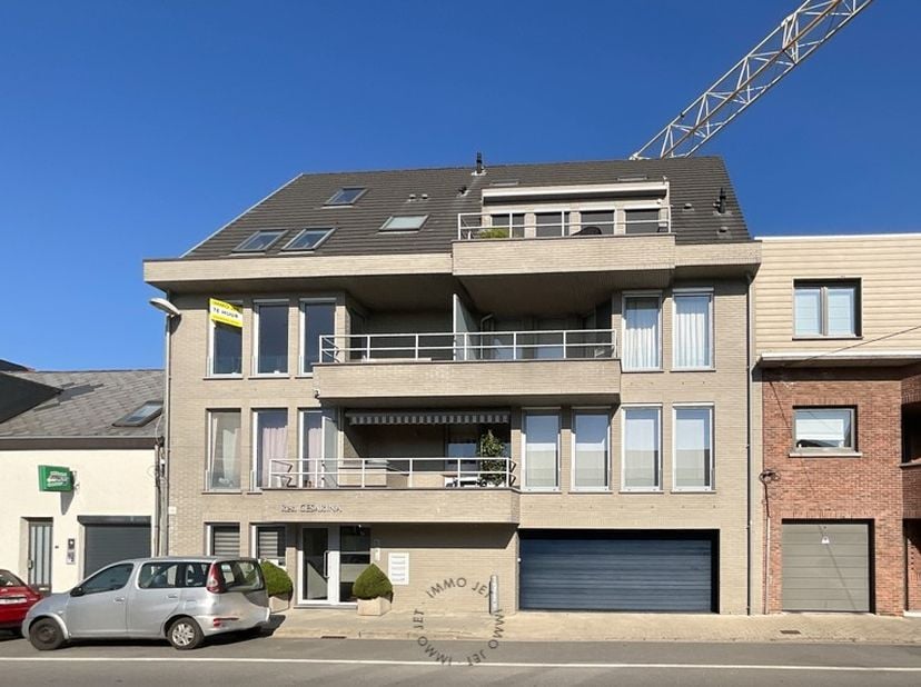 Op zoek naar een ruim en lichtrijk appartement met een praktische indeling in het centrum van Beveren?&lt;br /&gt;
Dit appartement op de tweede verdieping b