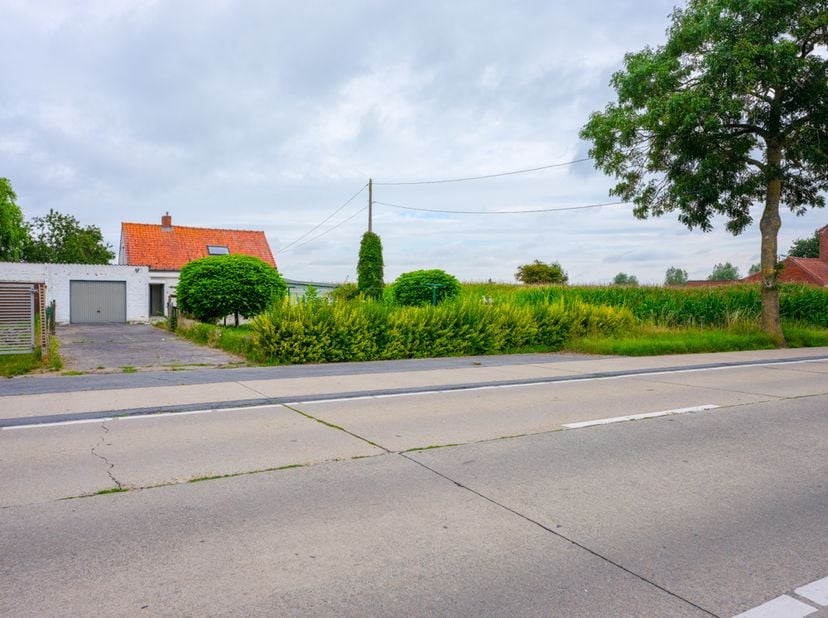 DIKKEBUSSEWEG 350 - VLAMERTINGE&lt;br /&gt;
indeling: &lt;br /&gt;
Glv: inkom, badkamer met douche, toilet, ruime leefruimte met open keuken,&lt;br /&gt;
bergruimte ond
