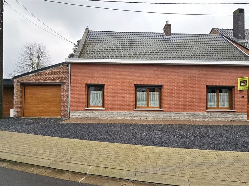 SOUS OPTION - PLUS DE VISITE - Prix: Offre à partir de 265.000 euros, frais d&#039;agence non inclus et à charge de l&#039;acquéreur.&lt;br /&gt;
Chouette fermette ha
