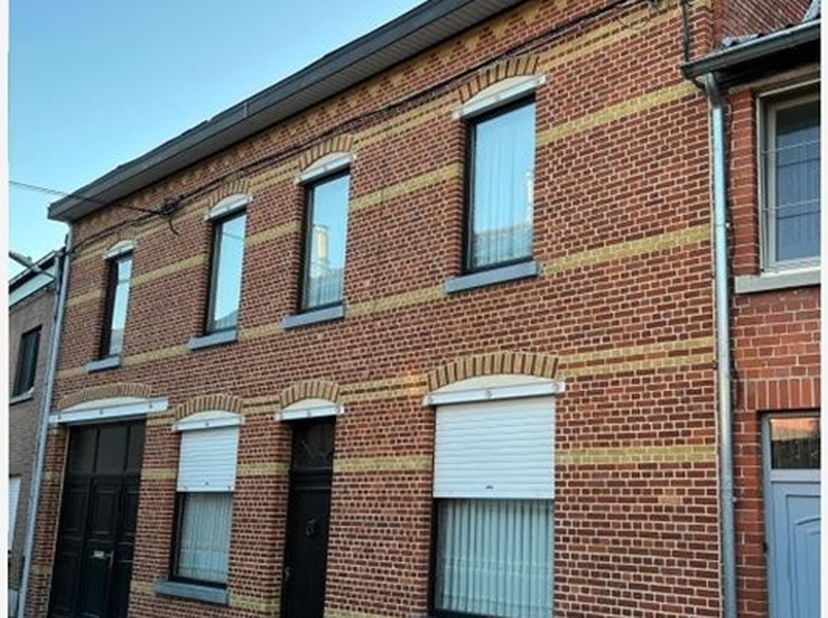Woning in de historische stadkern van Zoutleeuw met garage en stadstuin.&lt;br /&gt;
Via de inkomdeur komt u terecht in een ruime ligging met authentieke sc