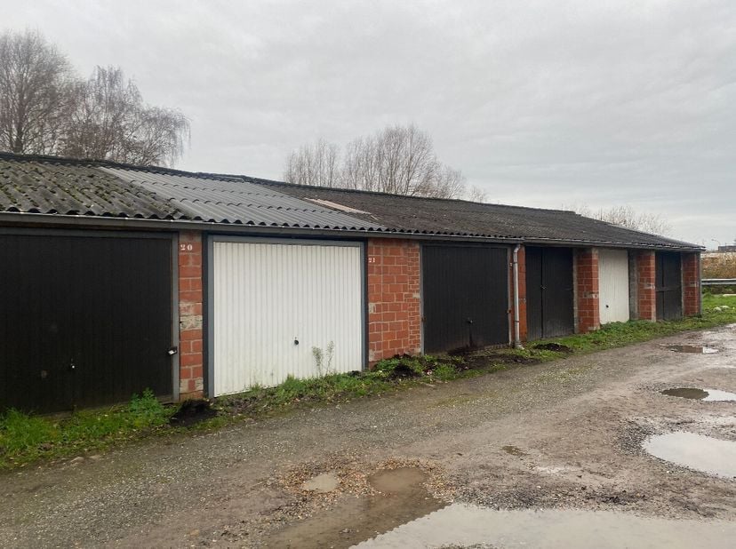 Garage à vendre
                    à 8930 Menen