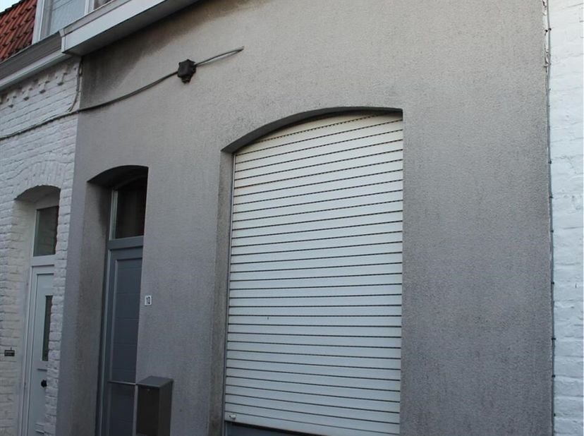 Maison de rangée avec 2 chambres dans le centre d&#039;Avelgem.&lt;br /&gt;
L&#039;habitation se compose d&#039;un premier séjour, d&#039;un second espace à côté de la cuisine