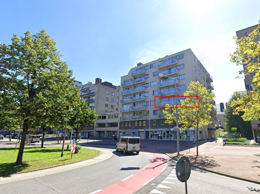 Dit  zeer ruime twee-slaapkamerappartement (92m2) in het hartje van Genk biedt een uitstekende investeringsmogelijkheid.&lt;br /&gt;
&lt;br /&gt;
De ruime indelin