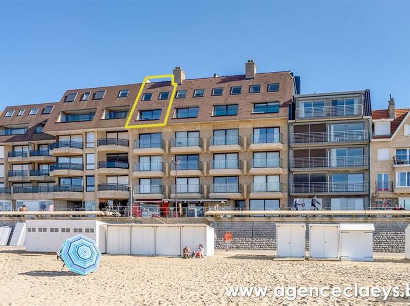 Subliem appartement op de zeedijk van De Haan, voorzien van alle comfort en luxe. &lt;br /&gt;
Het appartement beslaat 3 volledige verdiepingen en werd voll