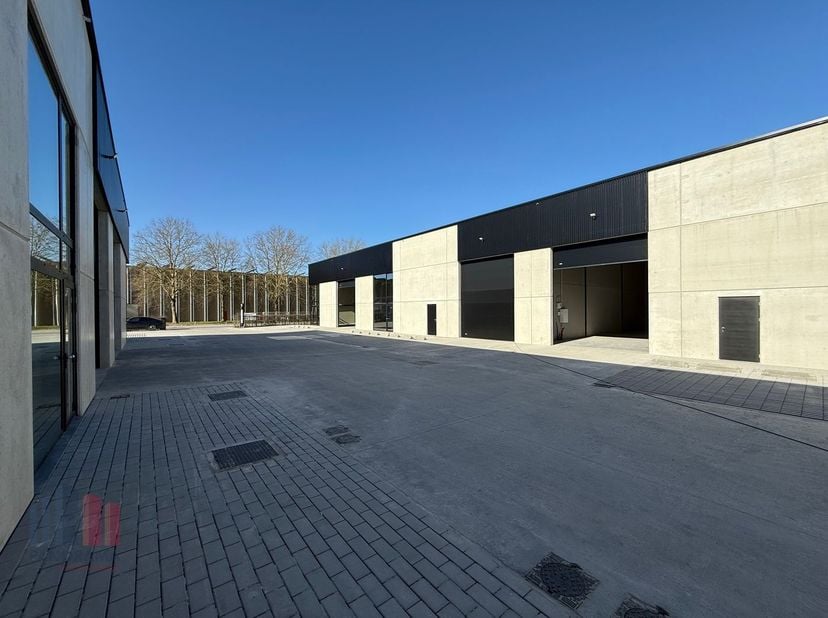 Gloednieuwe KMO-unit met een oppervlakte van 216 m² maakt deel uit van het  project &quot;MEERSBLOEM - MELDEN&quot; langsheen de Schelde en is fantastisch geleg