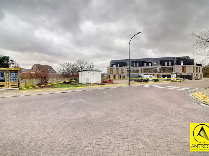 Unieke bouwgrond met zuidwest oriëntatie, zonder bouwverplichting,  van 421m², mogelijkheid tot bouwen van open bebouwing met 5-6 slaapkamers, 3 badka