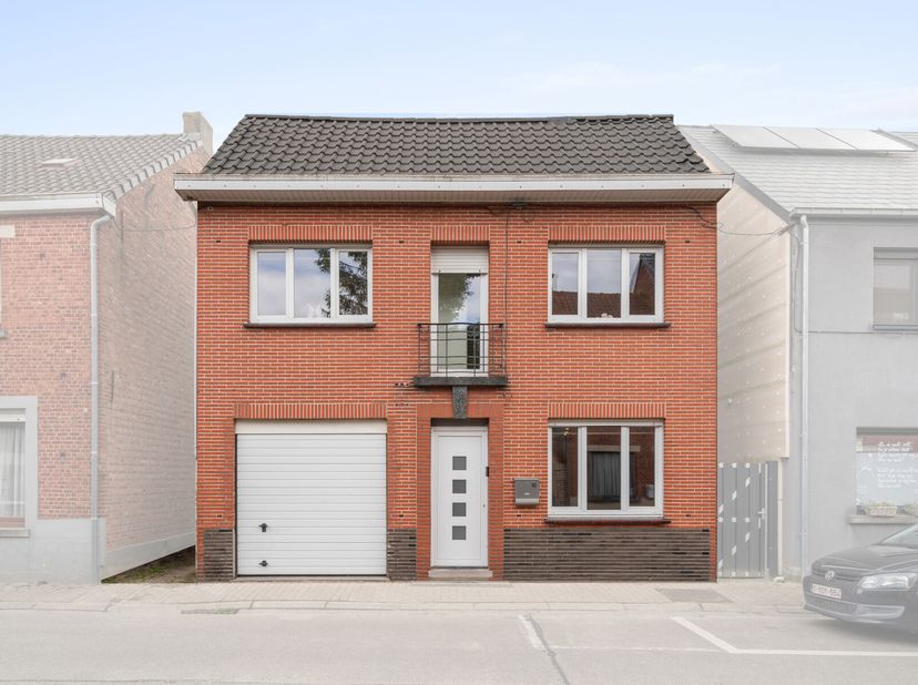 Ben je op zoek naar een instapklare woning in Schellebelle? Dan is deze woning nabij het Dorp van Schellebelle zeker iets voor jou!&lt;br /&gt;
Indeling gel