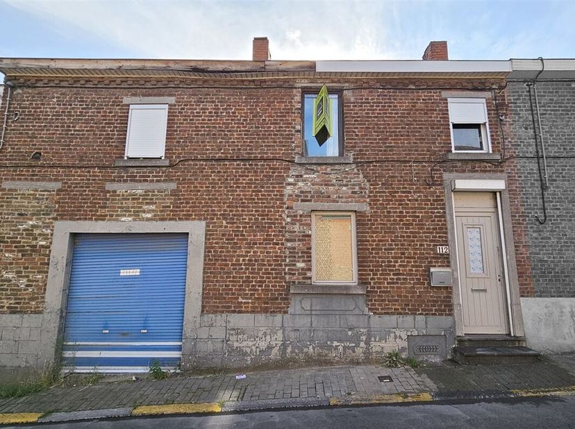 Prix: Offre à partir de 90.000 euros, frais d&#039;agence non inclus et à charge de l&#039;acquéreur.&lt;br /&gt;
Maison à rénover comprenant: &lt;br /&gt;
Sous-sol: Cave.&lt;