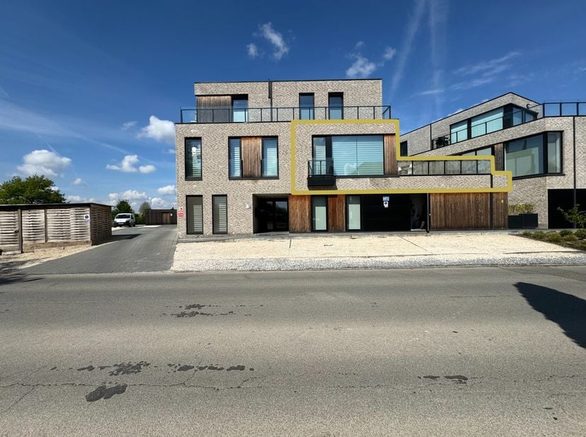 In het gezellige Hoepertingen, een deelgemeente van Borgloon, vinden we dit mooi appartement terug.&lt;br /&gt;
&lt;br /&gt;
Het appartement wordt ingedeeld met 2