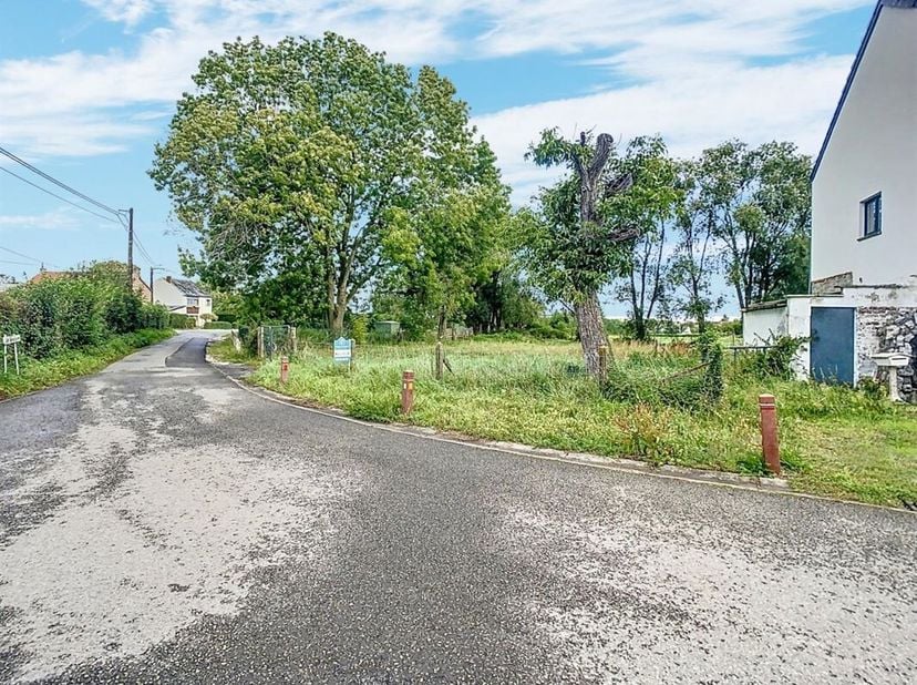 OPPORTUNITÉ À SAISIR - INNOV&#039;EXPERT immobilière a le plaisir de vous faire découvrir cette superbe parcelle de terrain à bâtir d&#039;une superficie de +/-