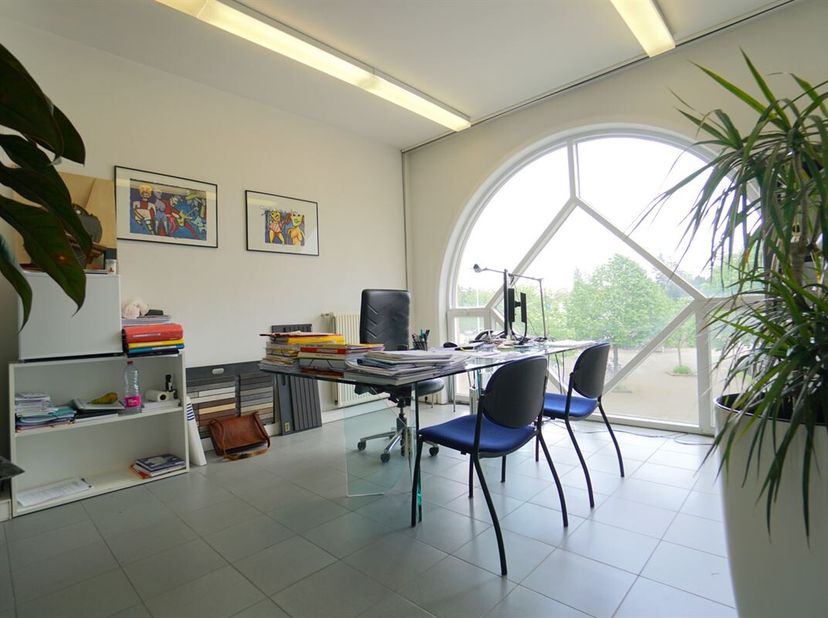 Bien professionnel à louer
                    à 9051 Sint-Denijs-Westrem