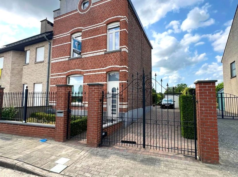 Maison à vendre
                    à 9620 Strijpen