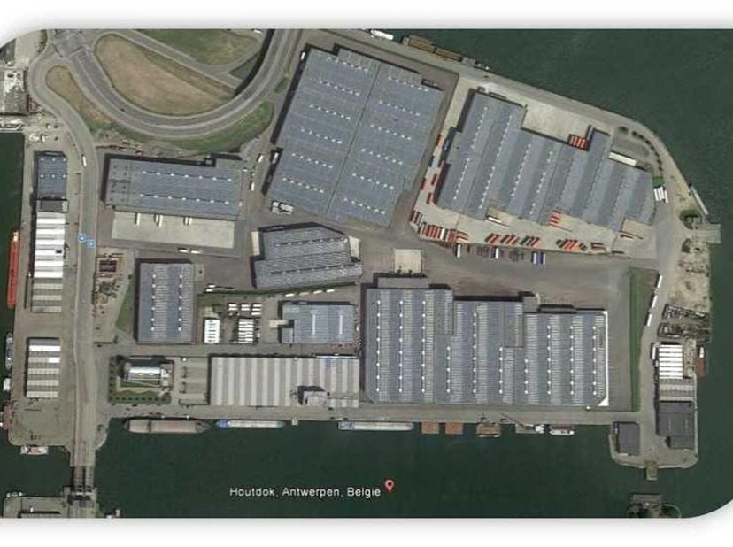 Technische specificaties: - Kitchenette- Toiletten voor dames en heren- Vergaderzaal- Lift- 12 parkeerplaatsen + parking- Berging- Computervloer- Syst