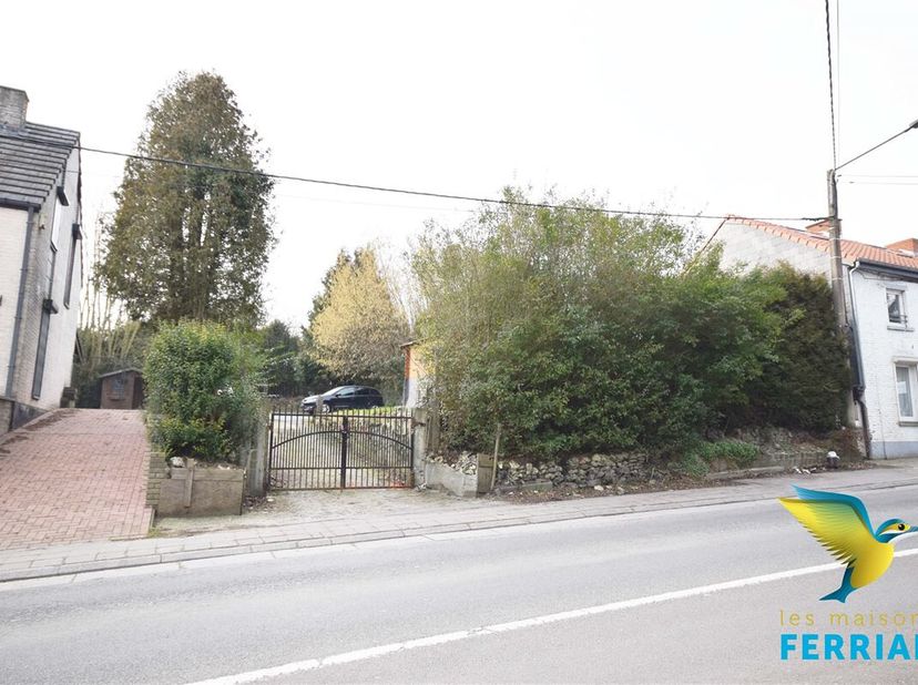 Renseignements et visites au 0470/56.91.30&lt;br /&gt;
Une parcelle de terrain de 3 ares 85 vendue avec un permis obtenu pour la construction d&#039;une villa 4