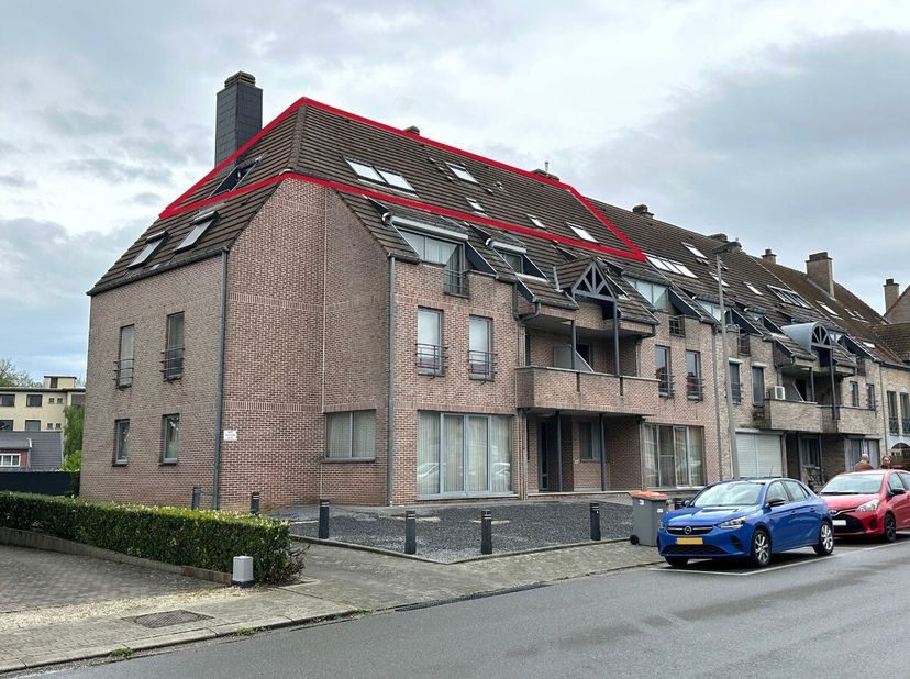 Bent u op zoek naar een ruim duplex-appartement met 3 (4) slaapkamers in een rustige omgeving? Zoek dan niet verder. Dit duplex appartement, gelegen t