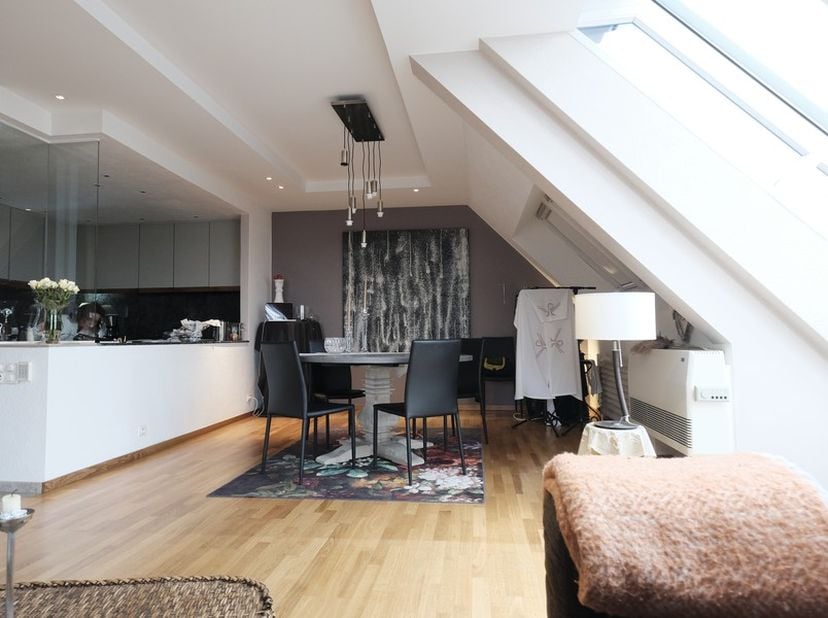 PENTHOUSE GELEGEN OP HET BRUISENDE DUSARTPLEIN MET 2 SLAAPKAMERS EN EEN DUBBELE GARAGE.&lt;br /&gt;
Dit luxueus uitgeruste appartement kan je terugvinden in