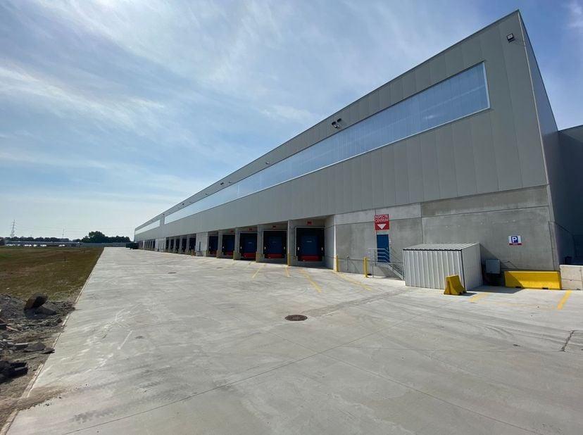 Logistieke magazijnen vanaf 3.000 m² te huur nabij de John F Kennedybaan, op amper enkele minuten rijafstand van de R4 en E17. Het betreft een grote s