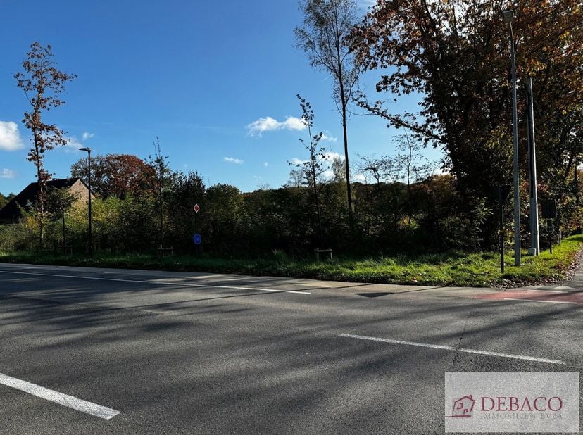 Prachtige ruime en uitstekend gelegen bouwgrond voor OB&lt;br /&gt;
Hoekperceel, met een totale opp van 2252m²&lt;br /&gt;
Stedenbouwkundige voorschriften te verk