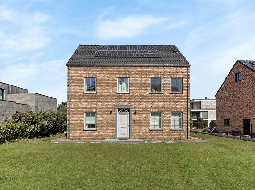 Op een uitstekende ligging te Putte (Beerzel) bevindt zich deze recente en energiezuinige woning met 4 slaapkamers op een perceel van 735 m². U geniet