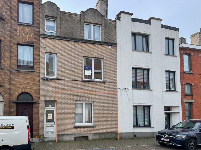 Voor meer informatie of een bezoek, contacteer Daan Seys op 0491/06.97.30. Dit appartement op het gelijkvloers is centraal en rustig gelegen te Oosten