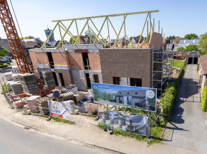 NIEUWBOUW BEN-WONING NABIJ CENTRUM NIJLEN&lt;br /&gt;
Prachtige gesloten bebouwing met o.a. 3 slaapkamers (mogelijk 4) waar u als koper inspraak hebt in afw